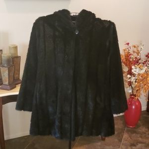 Pamela McCoy Midnight Black Faux Fur Cape